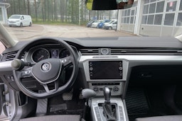 sininen Volkswagen Passat 2019 kuva 7.