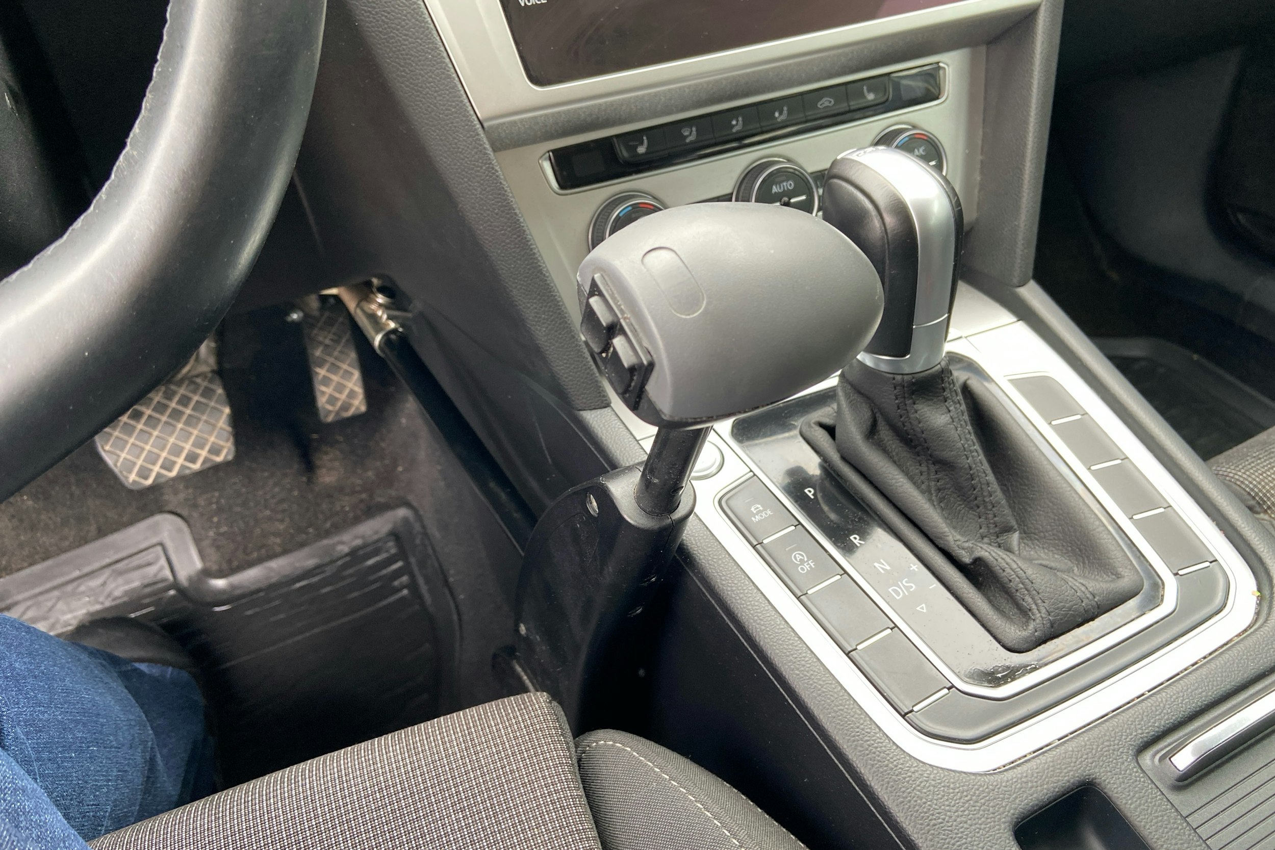 sininen Volkswagen Passat 2019 kuva 12.