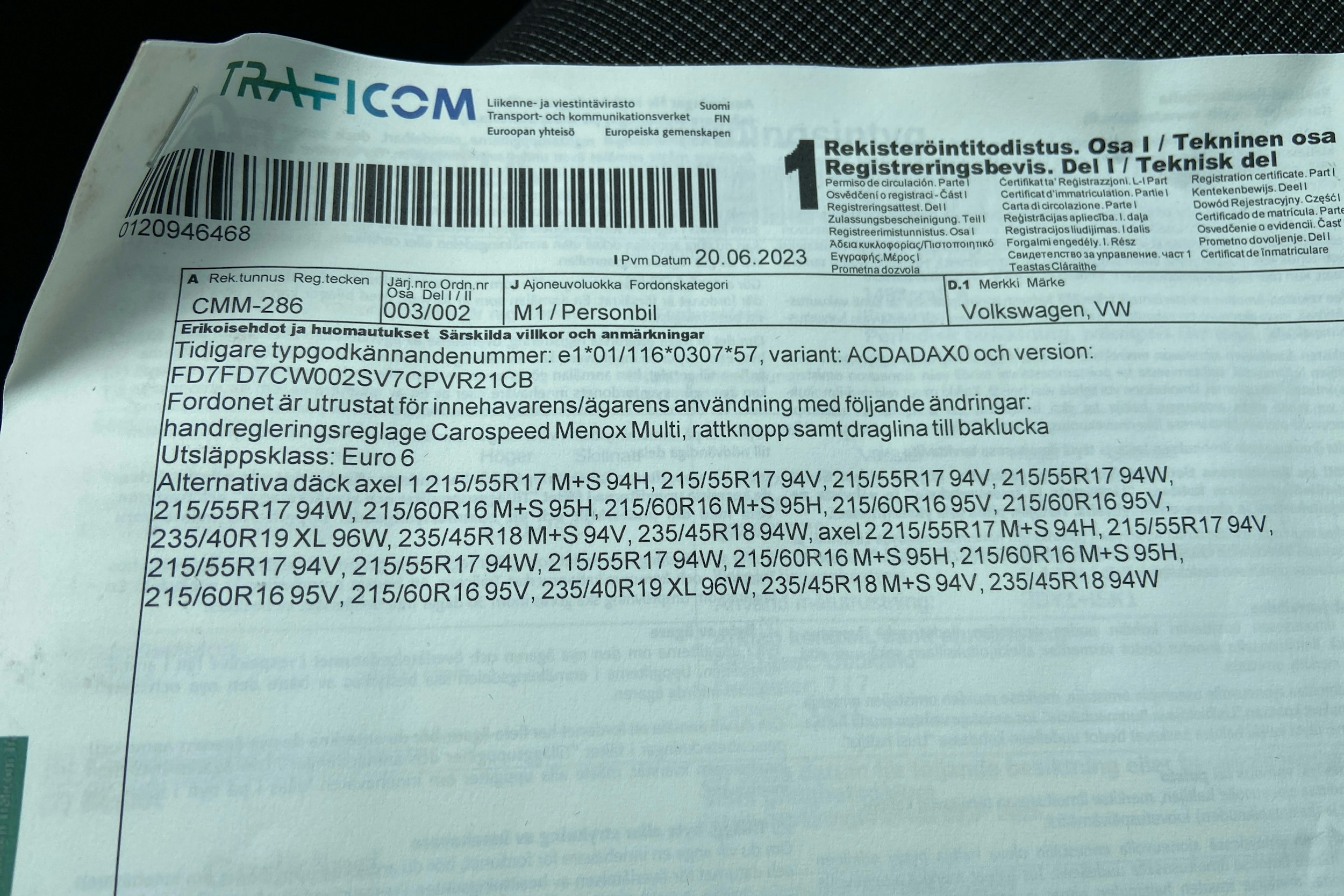 sininen Volkswagen Passat 2019 kuva 13.