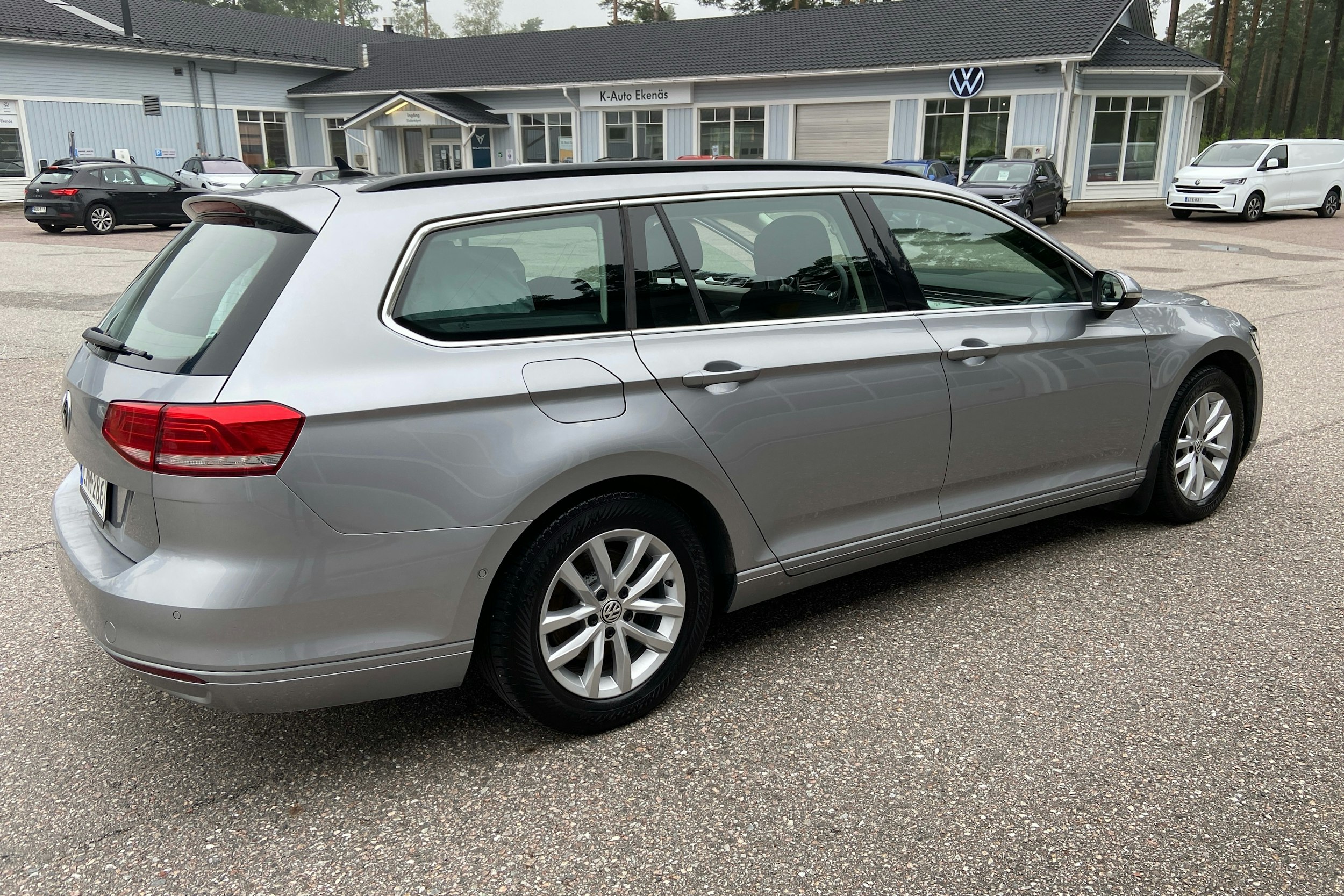 sininen Volkswagen Passat 2019 kuva 14.