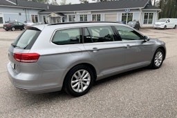 sininen Volkswagen Passat 2019 kuva 14.