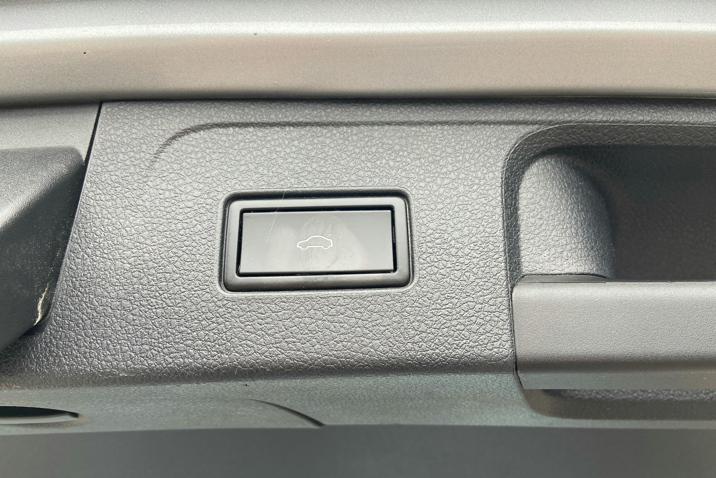 sininen Volkswagen Passat 2019 kuva 15.