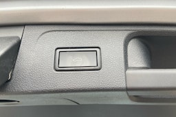 sininen Volkswagen Passat 2019 kuva 15.