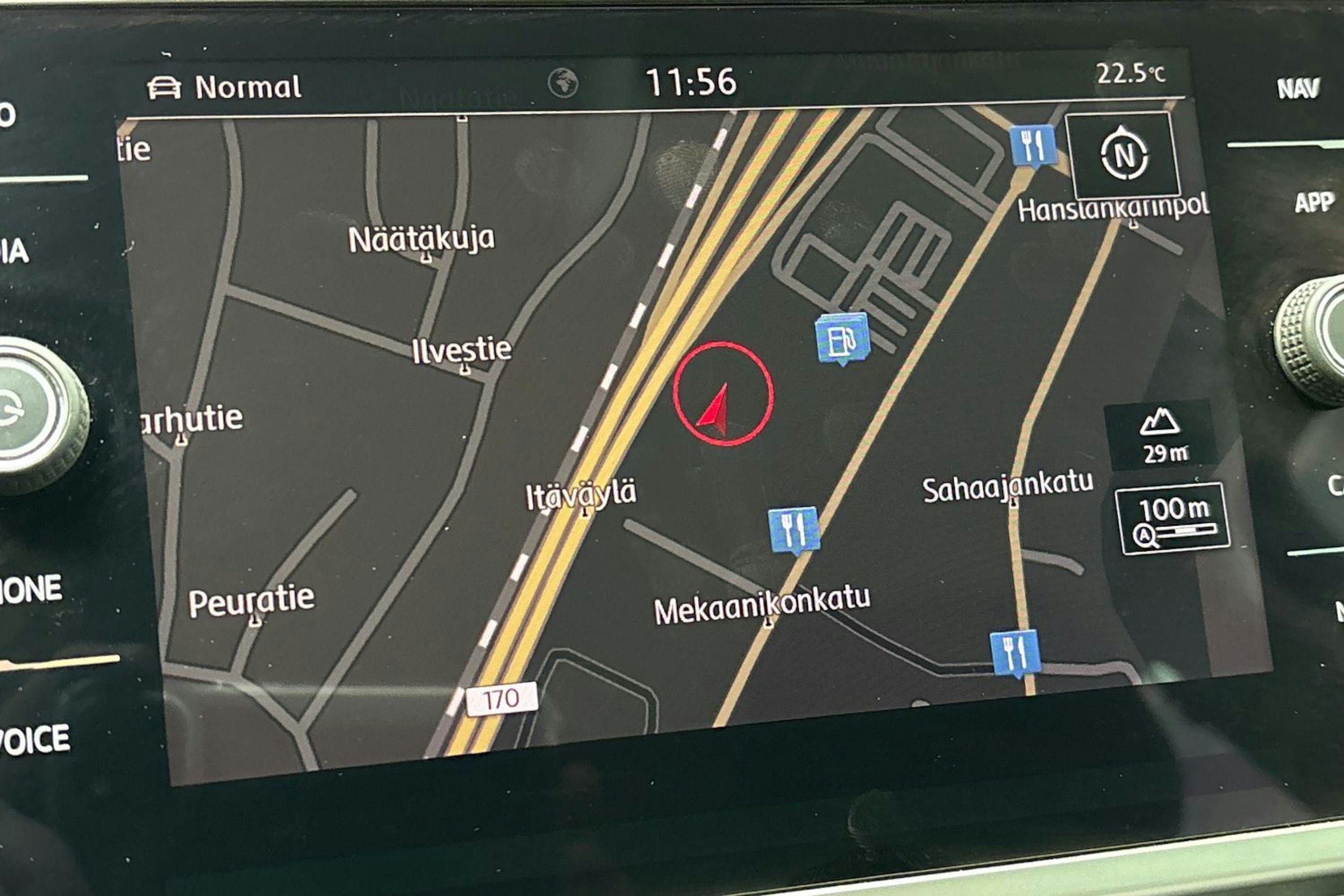 Sininen Volkswagen Passat 2019 kuva 18.