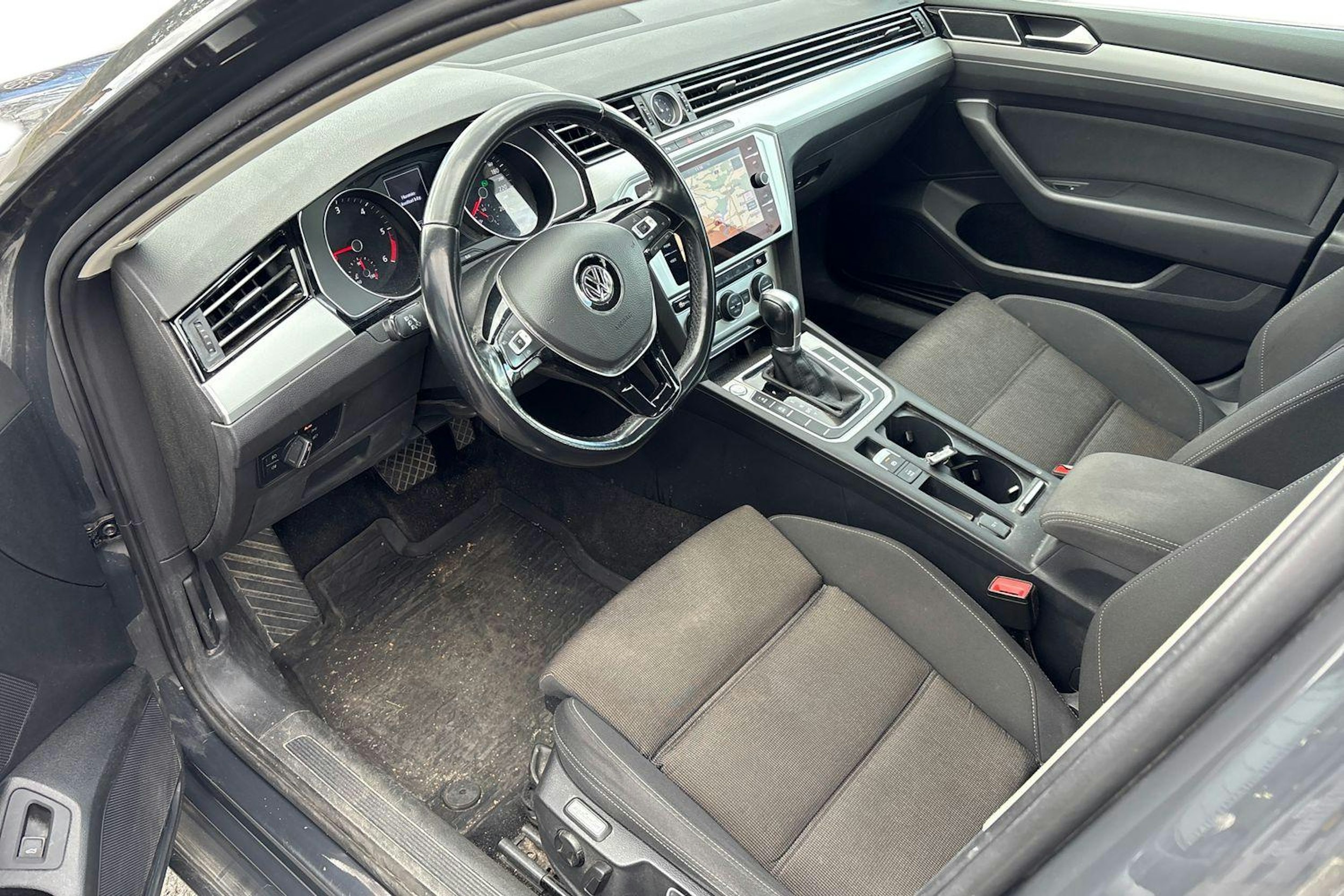 harmaa Volkswagen Passat 2019 kuva 3.