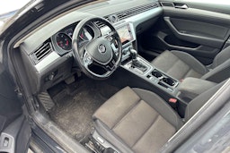 harmaa Volkswagen Passat 2019 kuva 3.