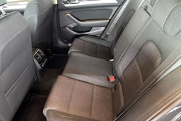 harmaa Volkswagen Passat 2019 kuva 10.