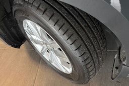 harmaa Volkswagen Passat 2019 kuva 13.