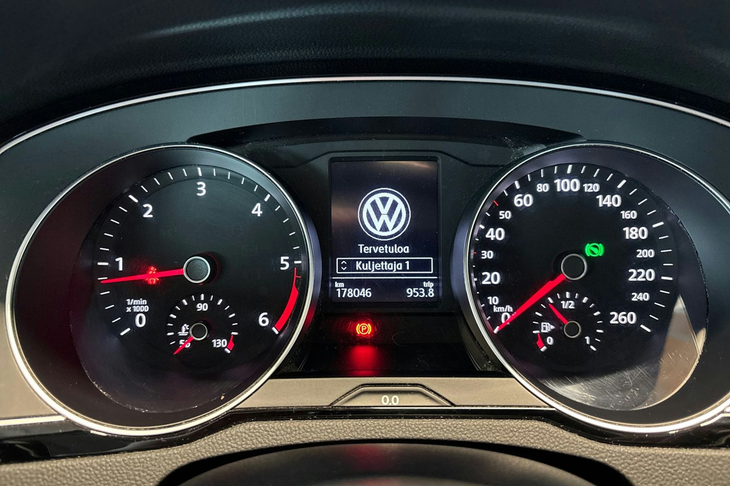 harmaa Volkswagen Passat 2019 kuva 14.