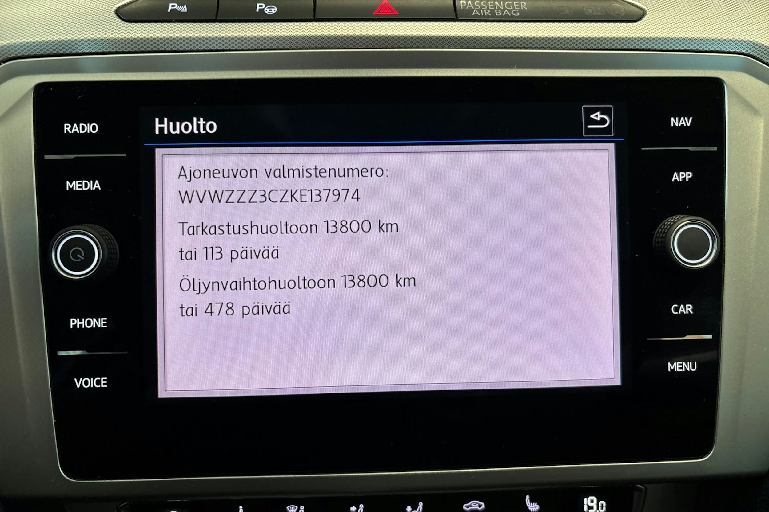 harmaa Volkswagen Passat 2019 kuva 16.
