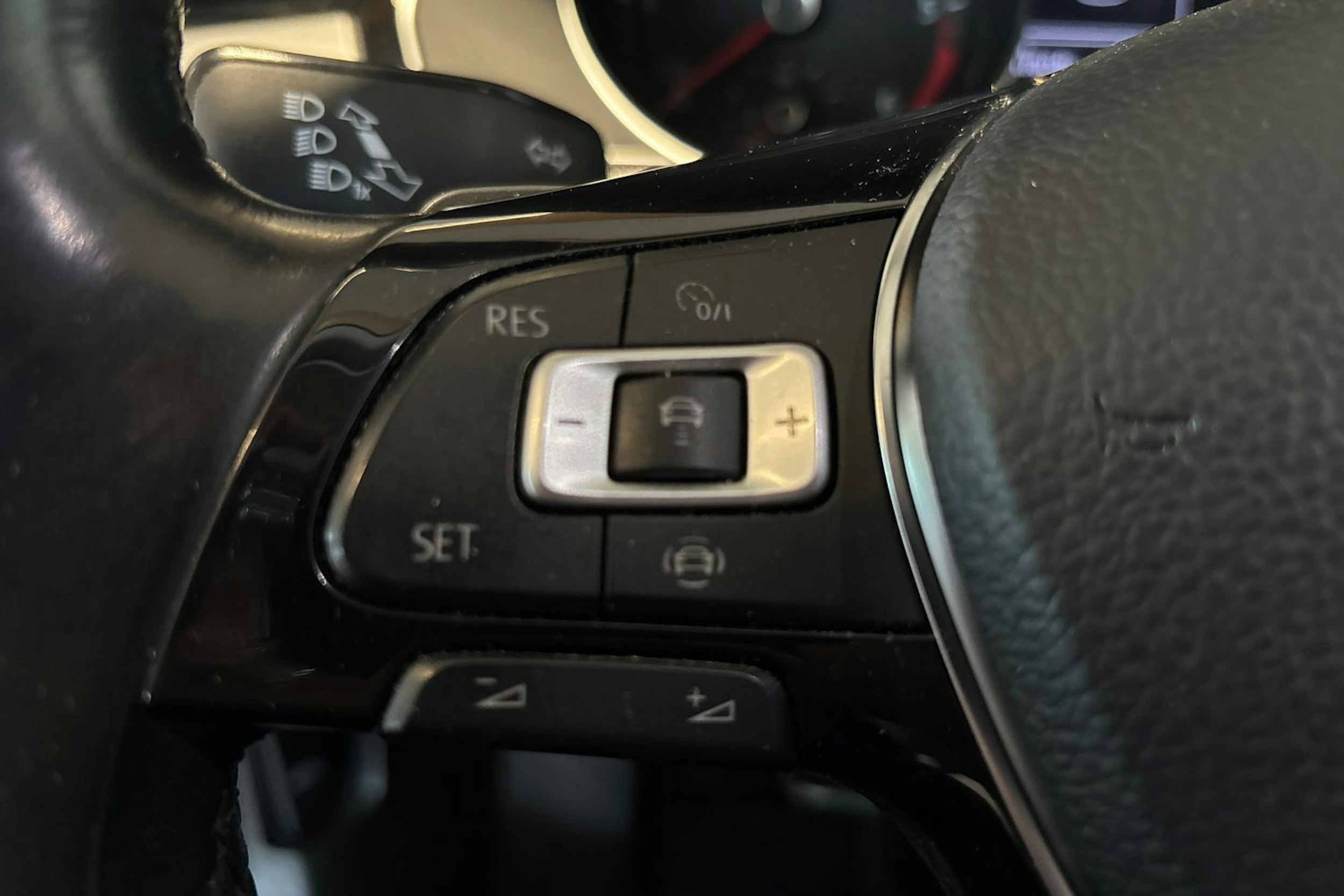 harmaa Volkswagen Passat 2019 kuva 17.