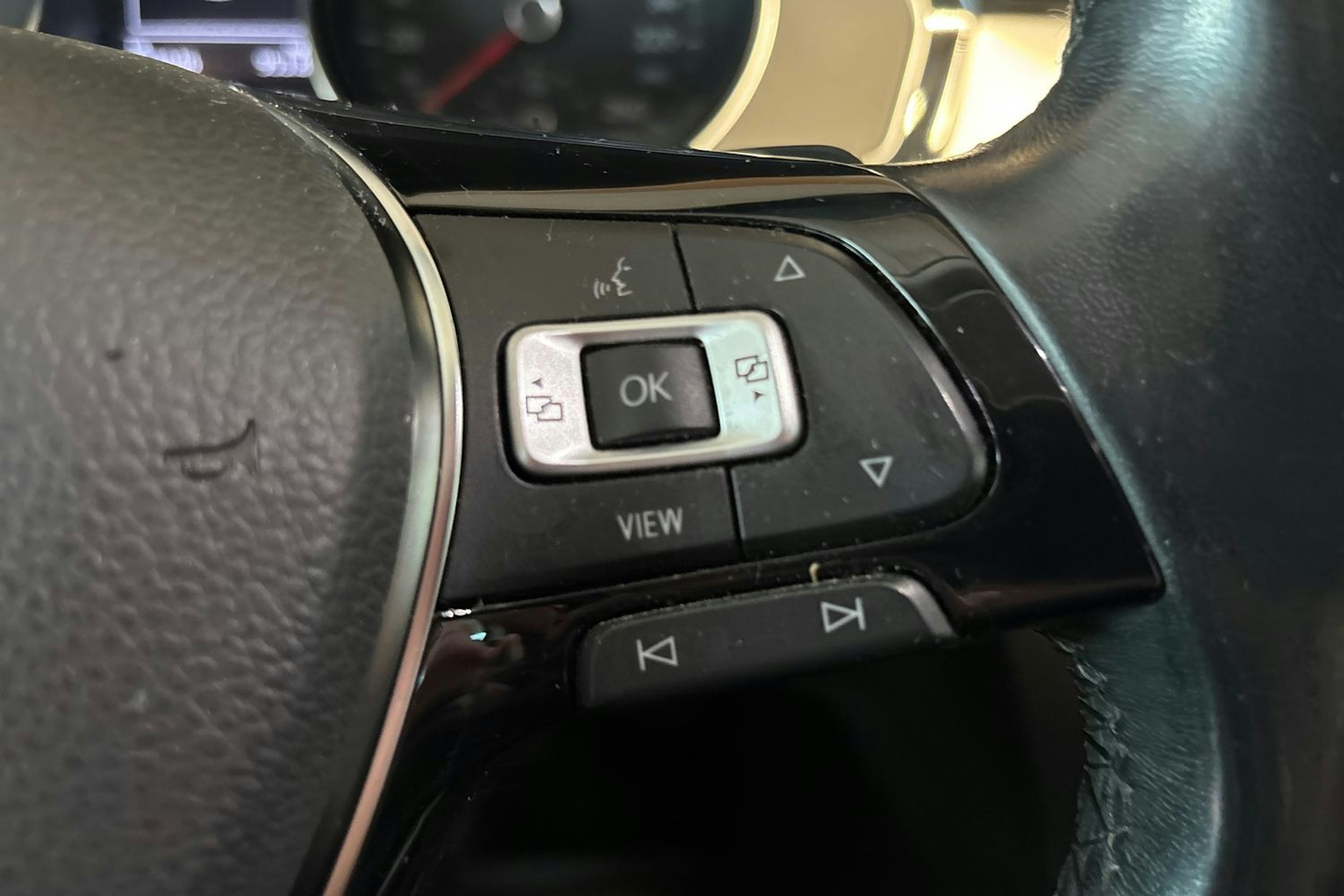 harmaa Volkswagen Passat 2019 kuva 18.