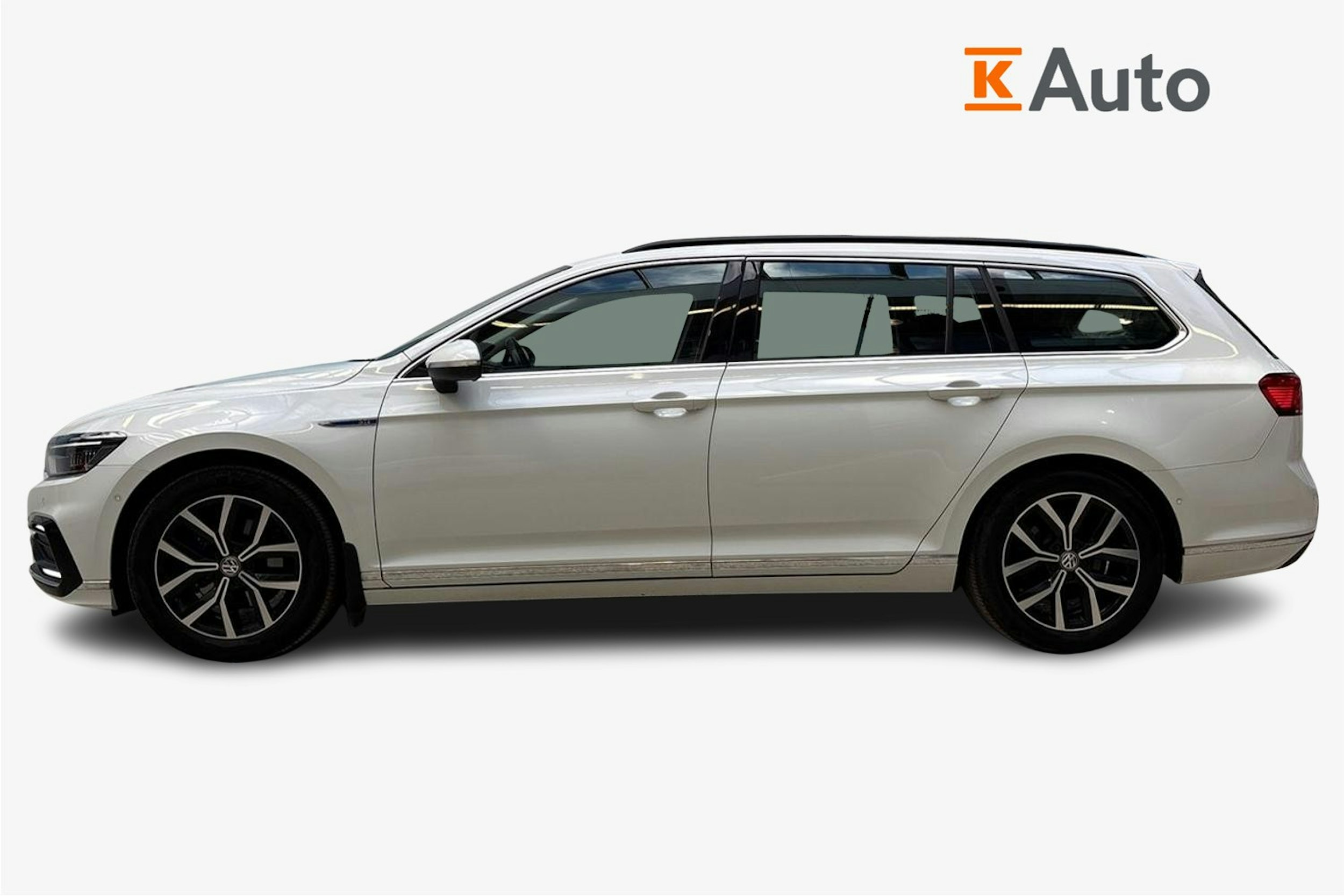Valkoinen Volkswagen Passat 2020 kuva 6.