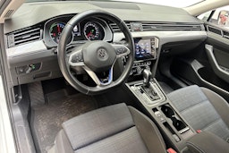 Valkoinen Volkswagen Passat 2020 kuva 7.