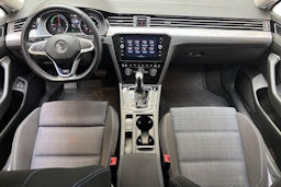 Valkoinen Volkswagen Passat 2020 kuva 9.