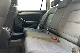 Valkoinen Volkswagen Passat 2020 kuva 10.