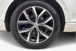 Valkoinen Volkswagen Passat 2020 kuva 11.