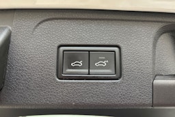 Valkoinen Volkswagen Passat 2020 kuva 14.