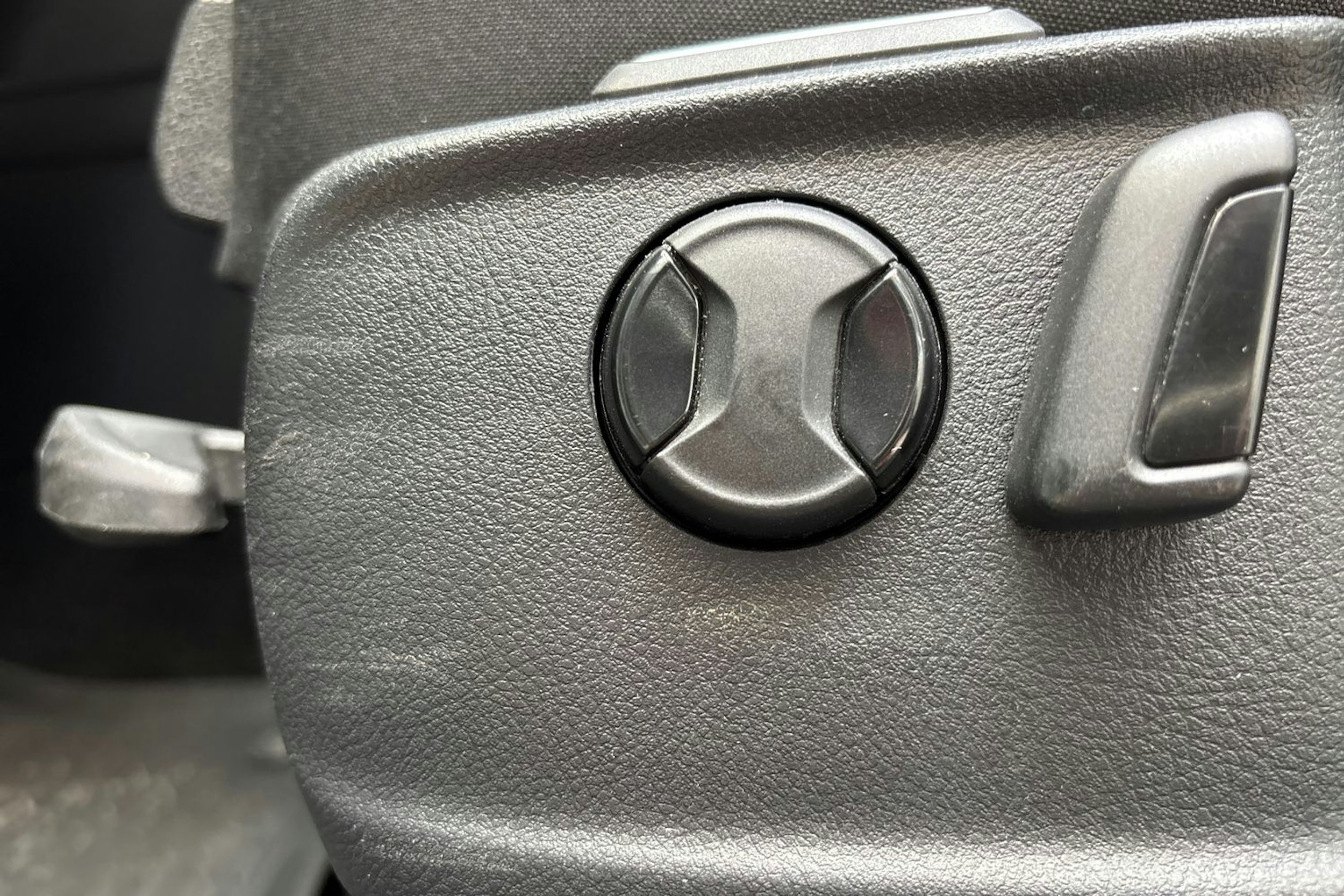 Valkoinen Volkswagen Passat 2020 kuva 18.