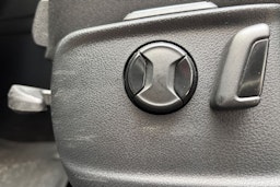 Valkoinen Volkswagen Passat 2020 kuva 18.
