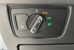 Valkoinen Volkswagen Passat 2020 kuva 19.