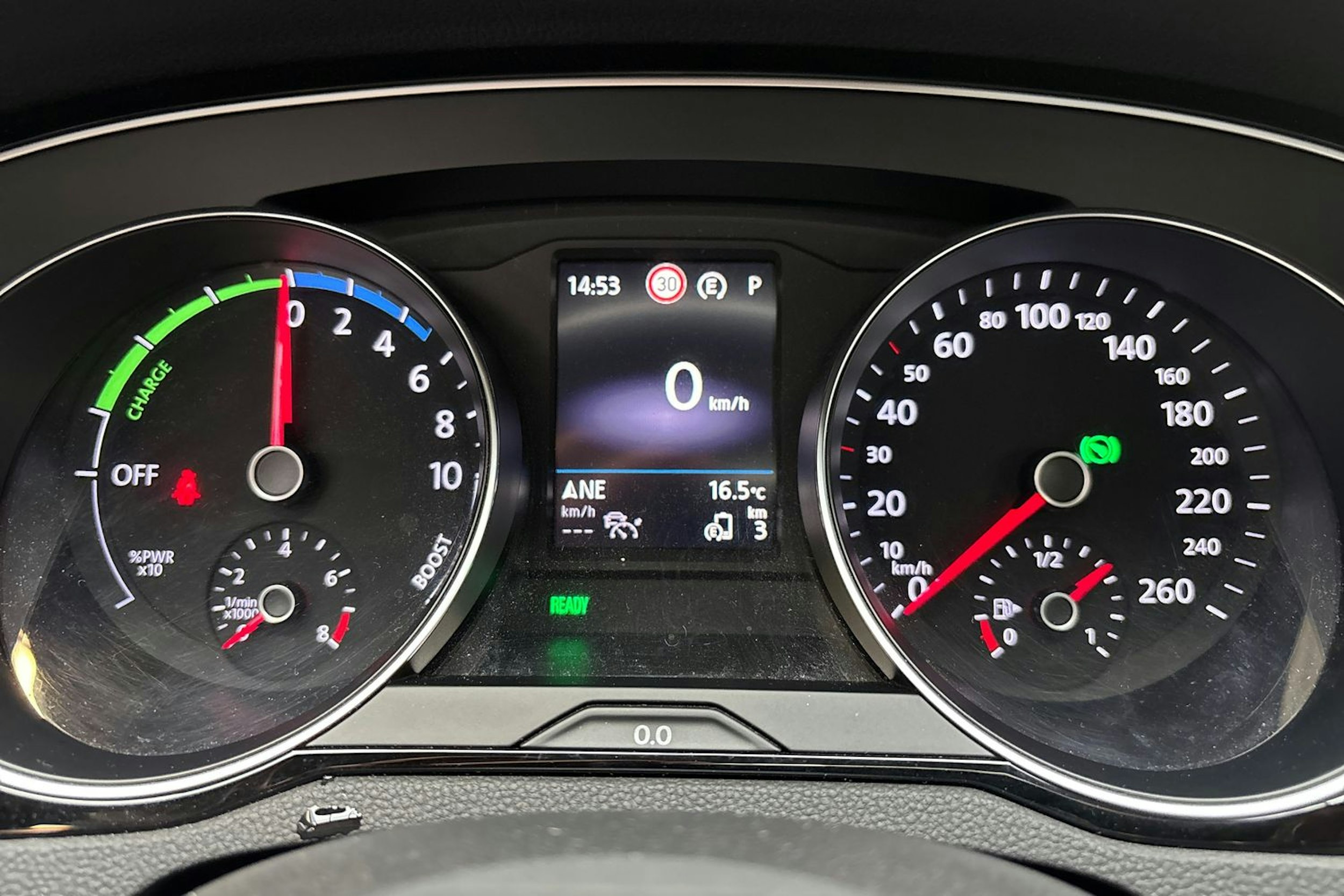 Valkoinen Volkswagen Passat 2020 kuva 21.
