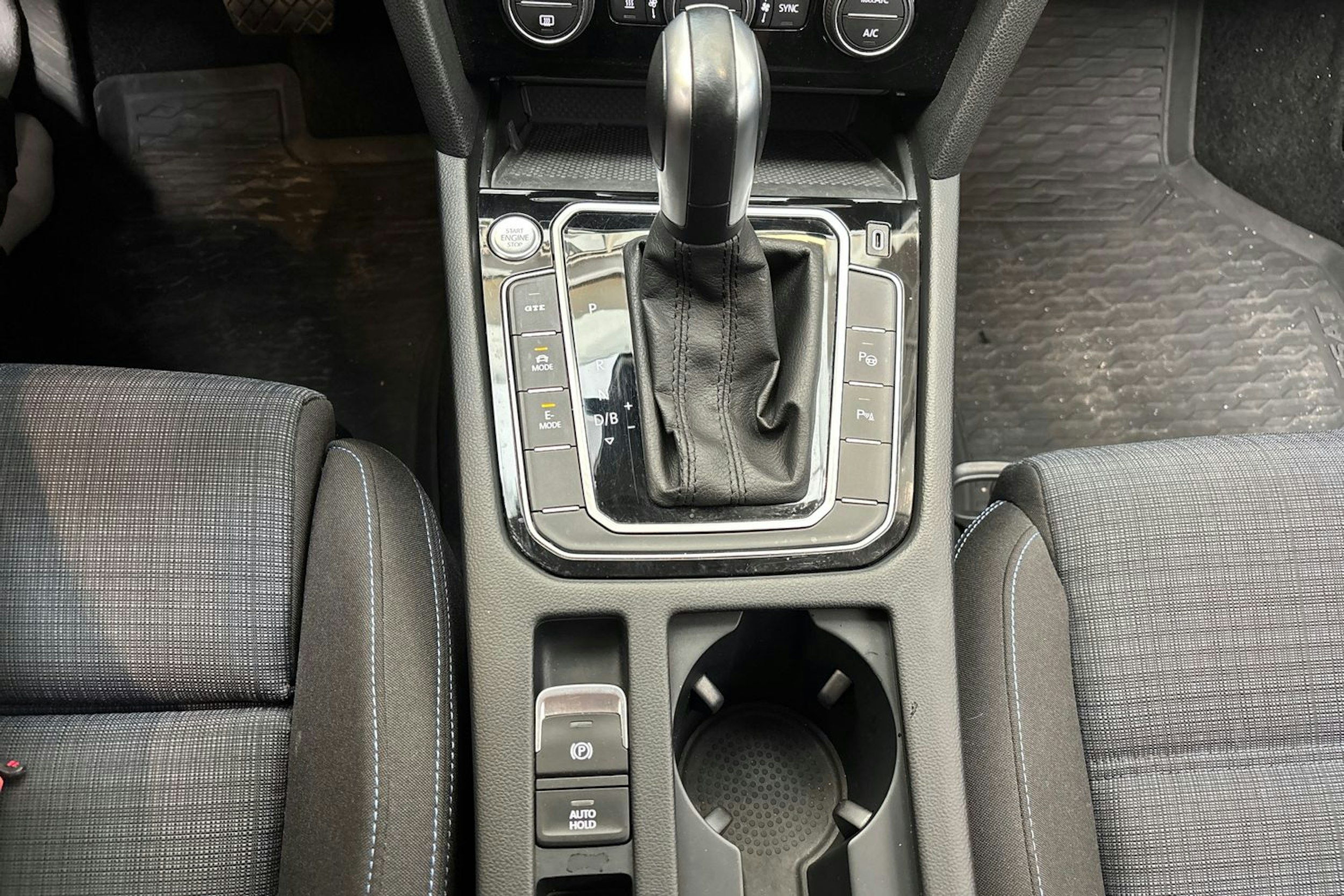 Valkoinen Volkswagen Passat 2020 kuva 29.