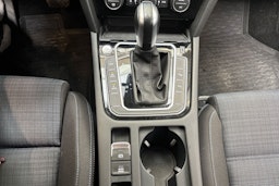 Valkoinen Volkswagen Passat 2020 kuva 29.