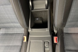 Valkoinen Volkswagen Passat 2020 kuva 30.