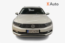 valkoinen Volkswagen Passat 2019 kuva 4.