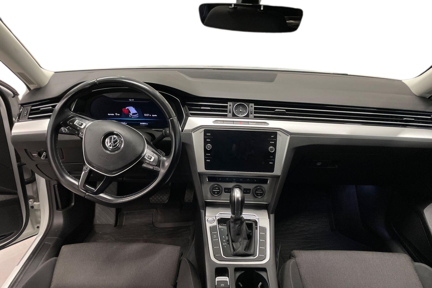 Volkswagen Passat 2019, kuva 7/25