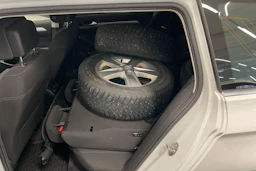valkoinen Volkswagen Passat 2019 kuva 8.