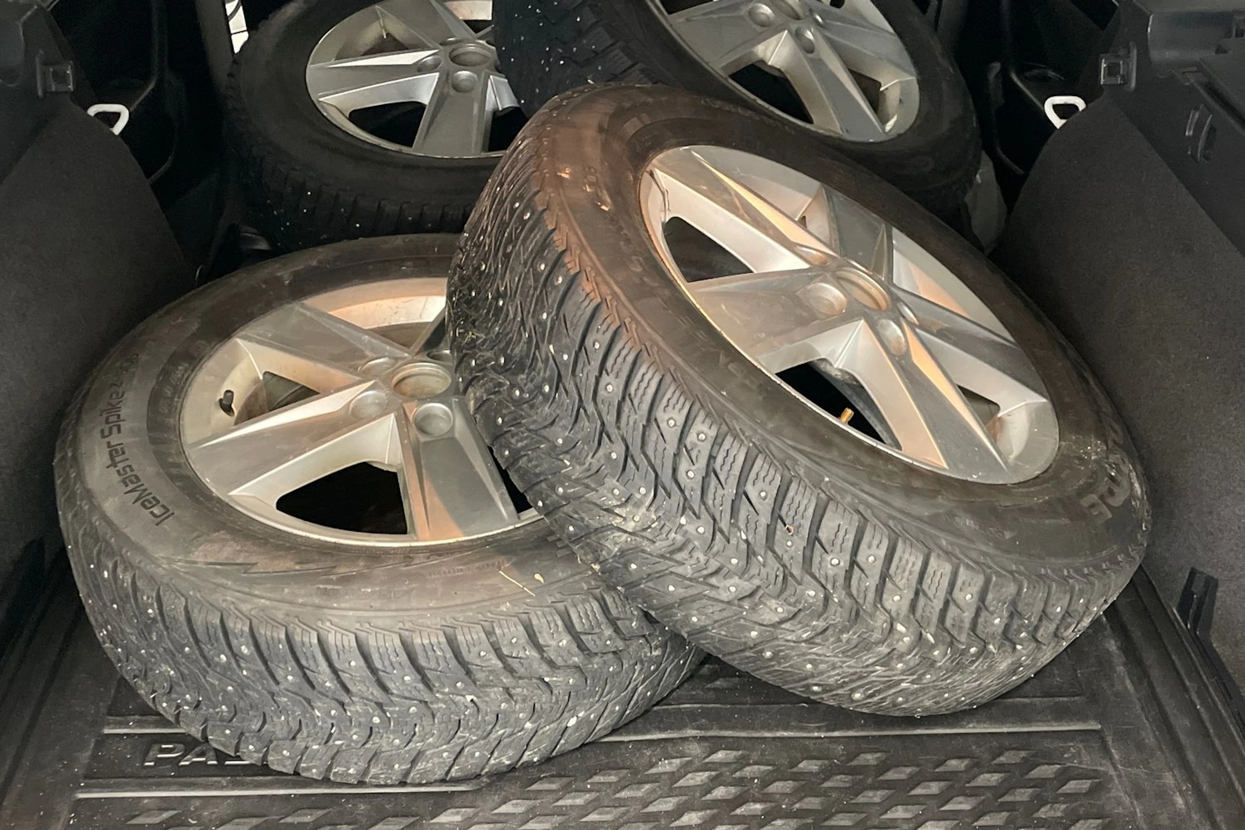 valkoinen Volkswagen Passat 2019 kuva 10.