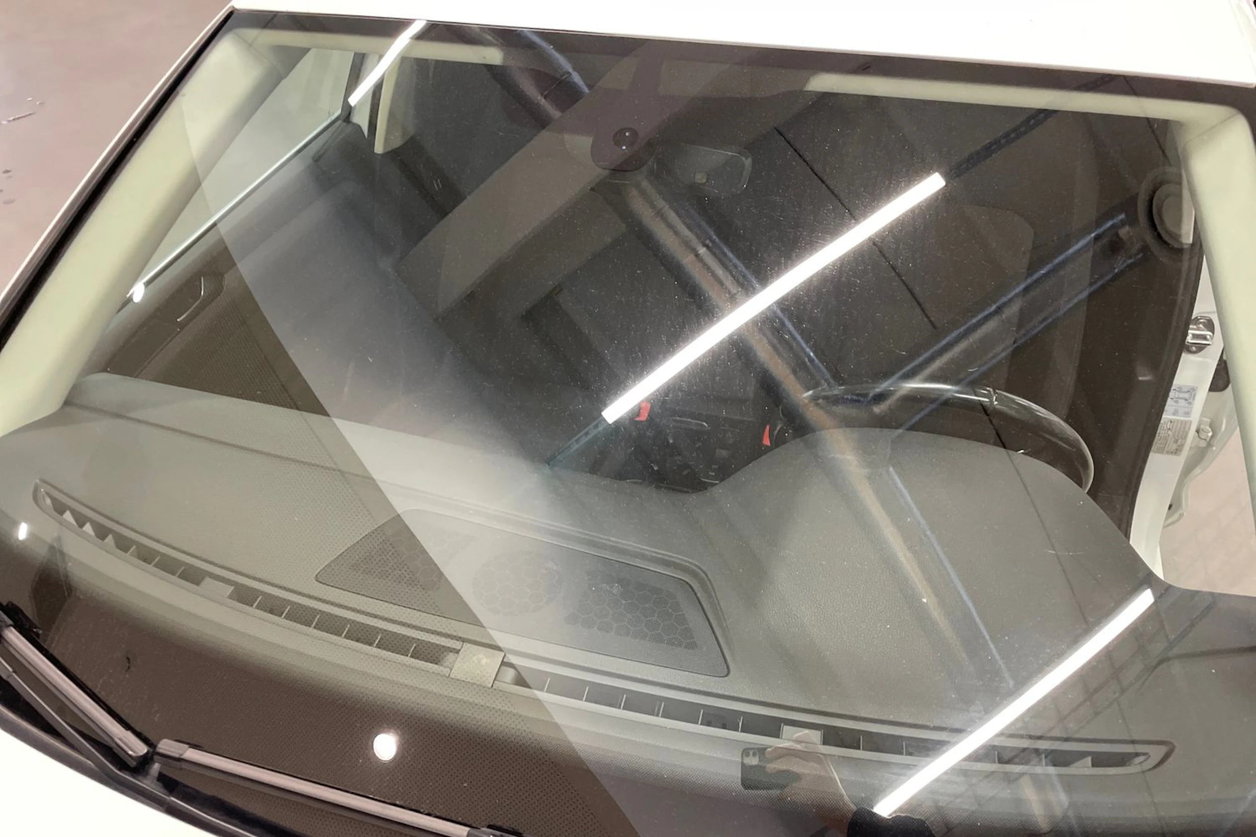 valkoinen Volkswagen Passat 2019 kuva 14.
