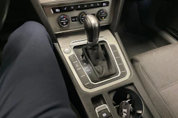 valkoinen Volkswagen Passat 2019 kuva 20.