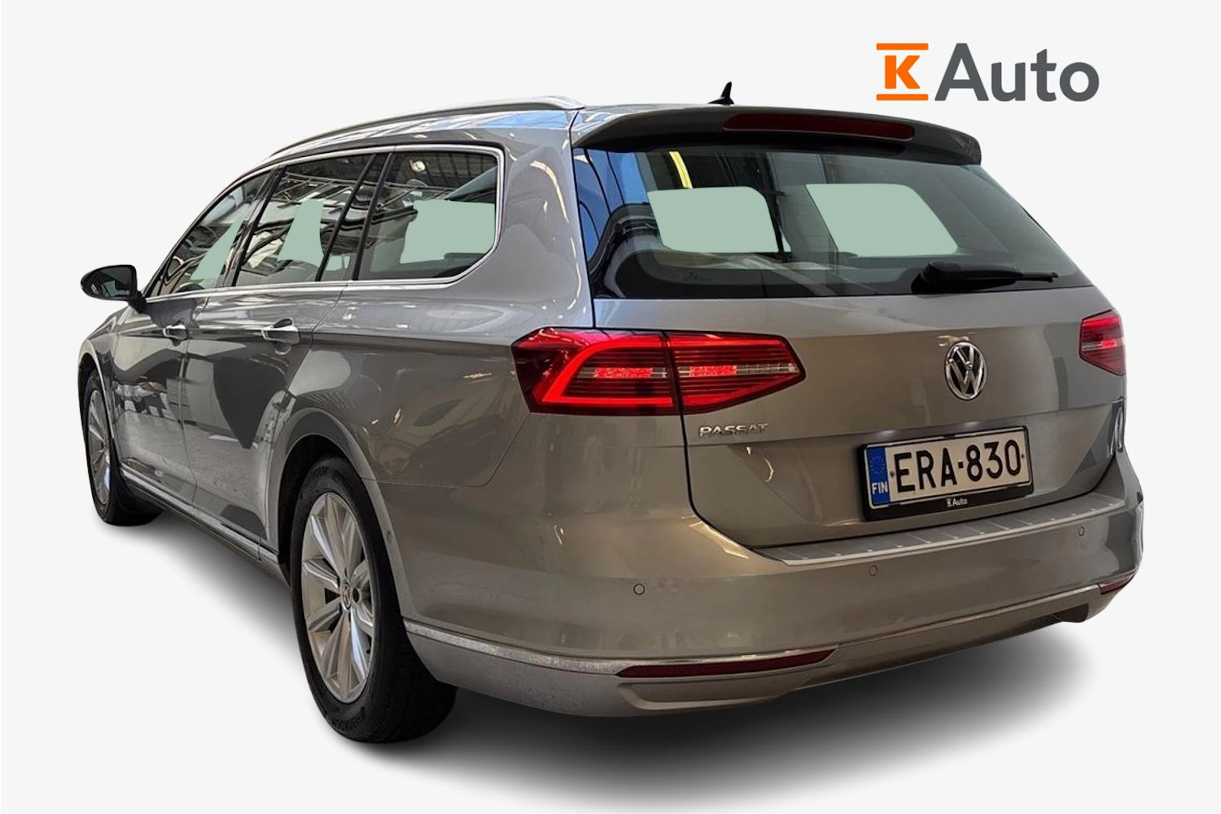 sininen Volkswagen Passat 2019 kuva 2.