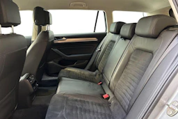 sininen Volkswagen Passat 2019 kuva 8.