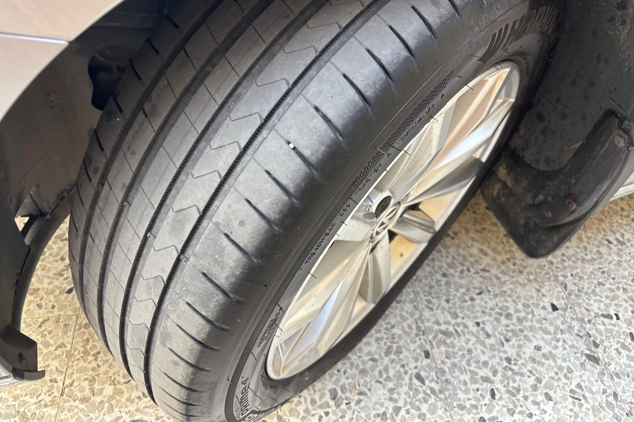 sininen Volkswagen Passat 2019 kuva 10.