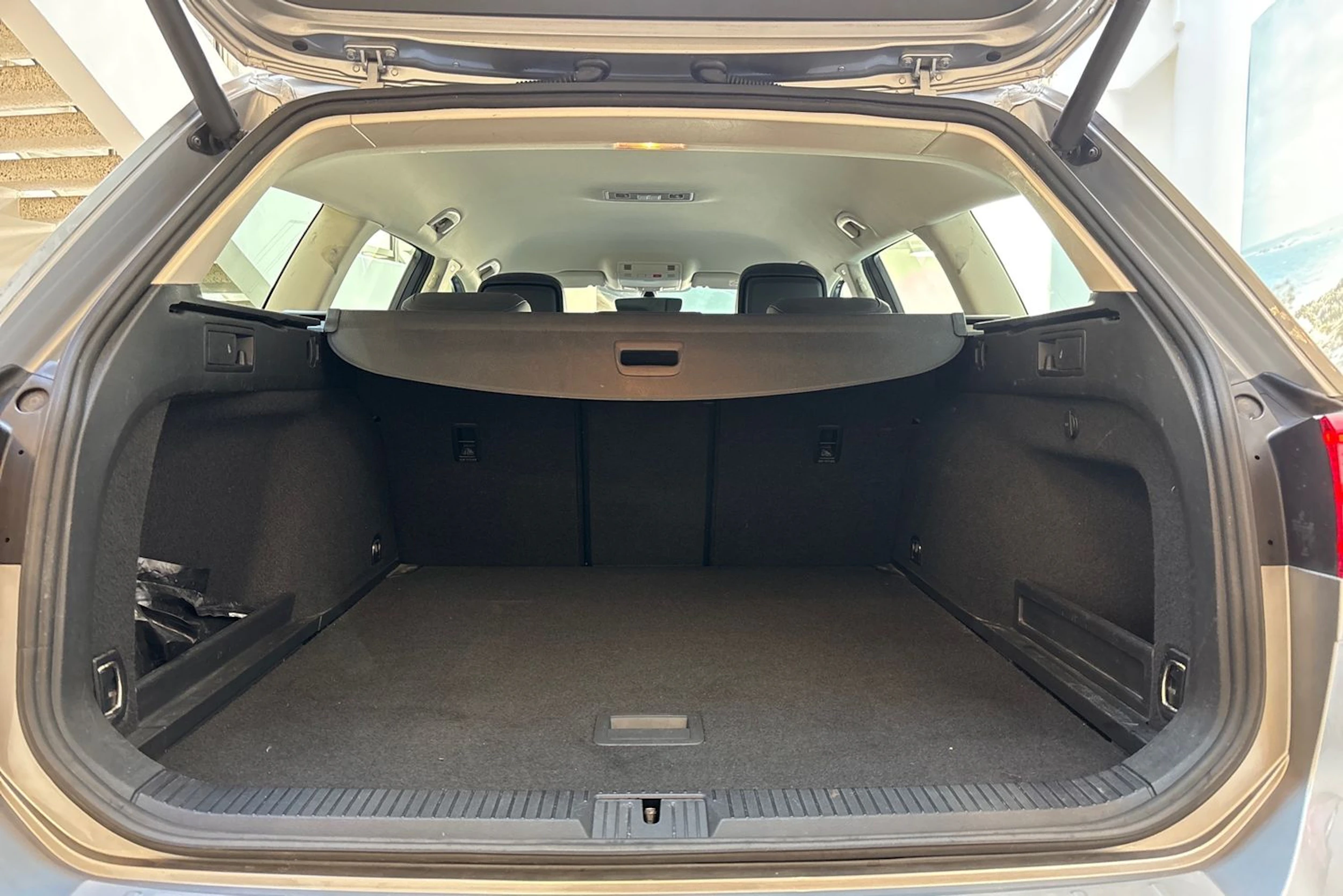 sininen Volkswagen Passat 2019 kuva 11.