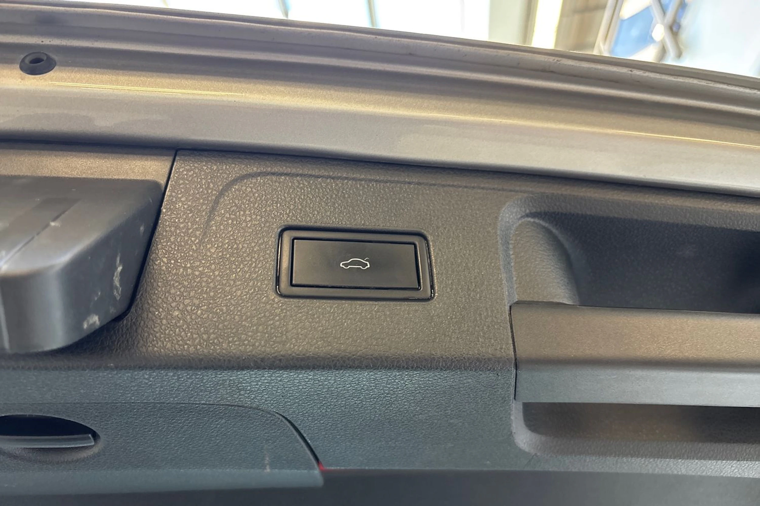 sininen Volkswagen Passat 2019 kuva 12.