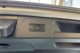 sininen Volkswagen Passat 2019 kuva 12.