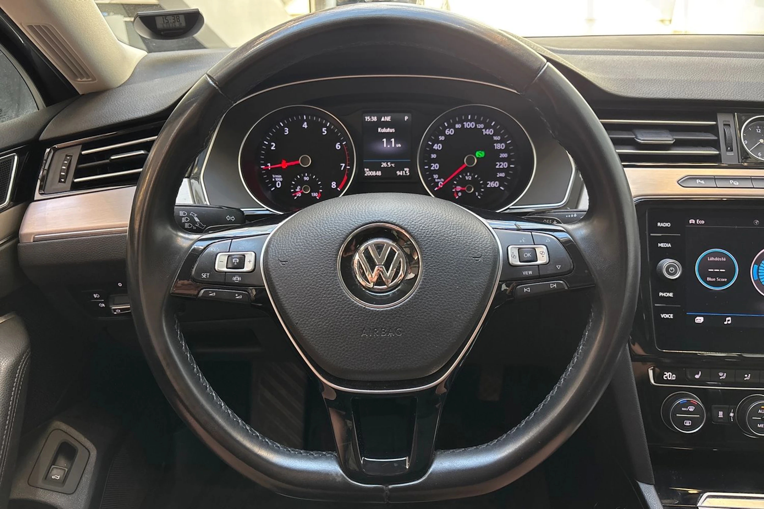 sininen Volkswagen Passat 2019 kuva 16.