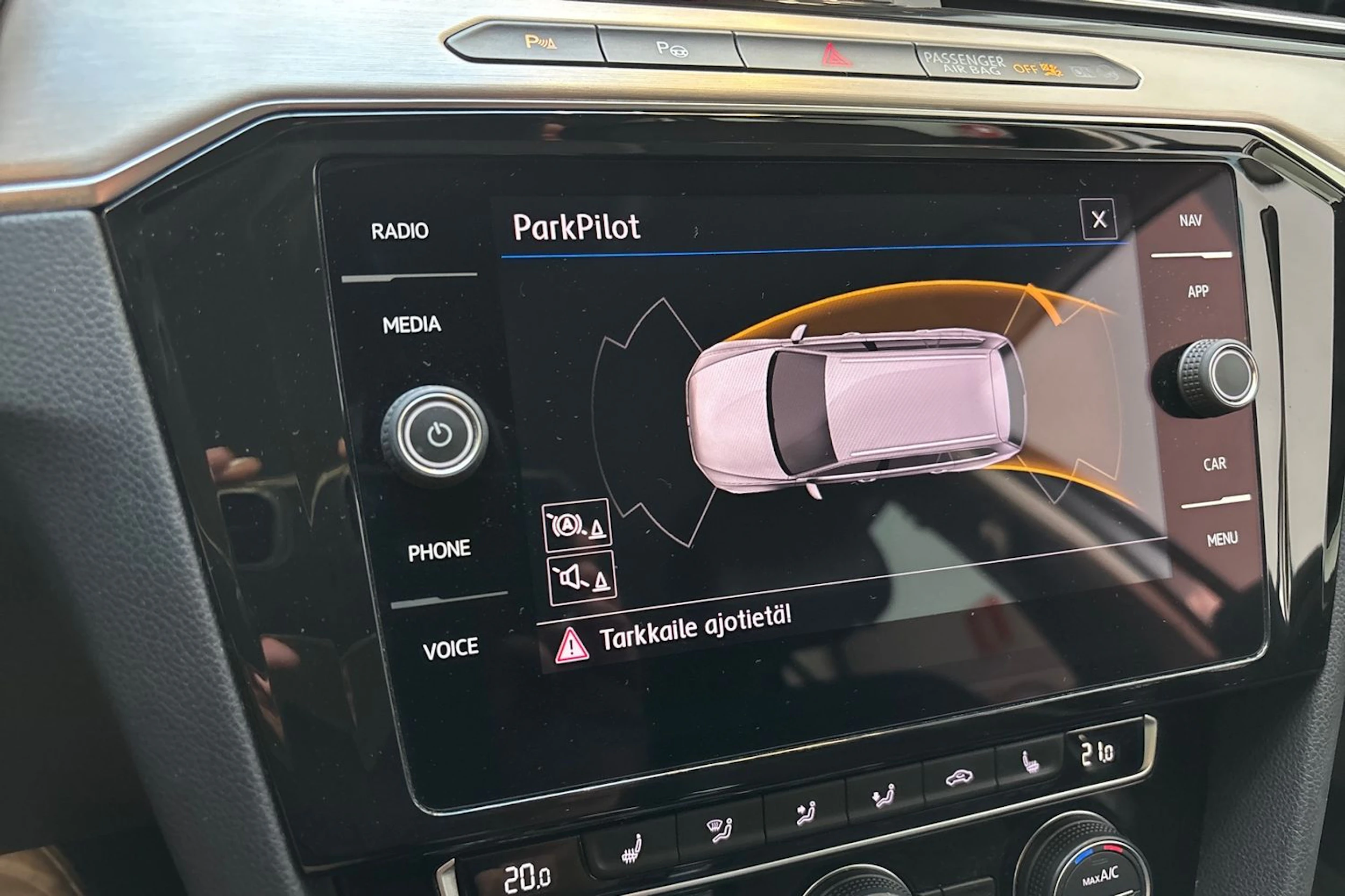 sininen Volkswagen Passat 2019 kuva 19.