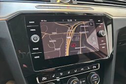 sininen Volkswagen Passat 2019 kuva 20.