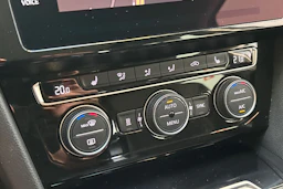 sininen Volkswagen Passat 2019 kuva 21.