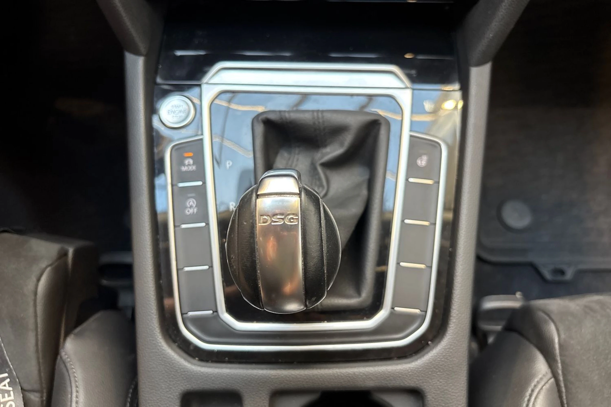 sininen Volkswagen Passat 2019 kuva 22.