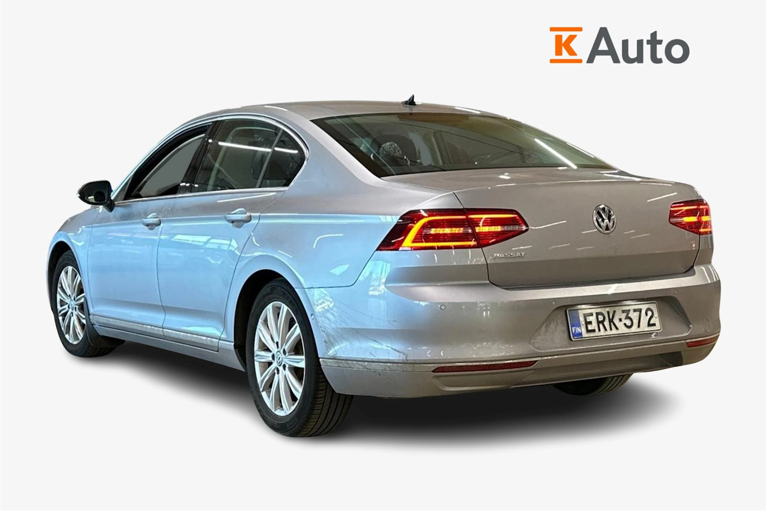 sininen Volkswagen Passat 2019 kuva 2.