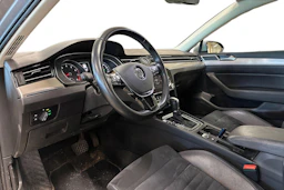 sininen Volkswagen Passat 2019 kuva 3.