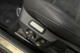sininen Volkswagen Passat 2019 kuva 12.