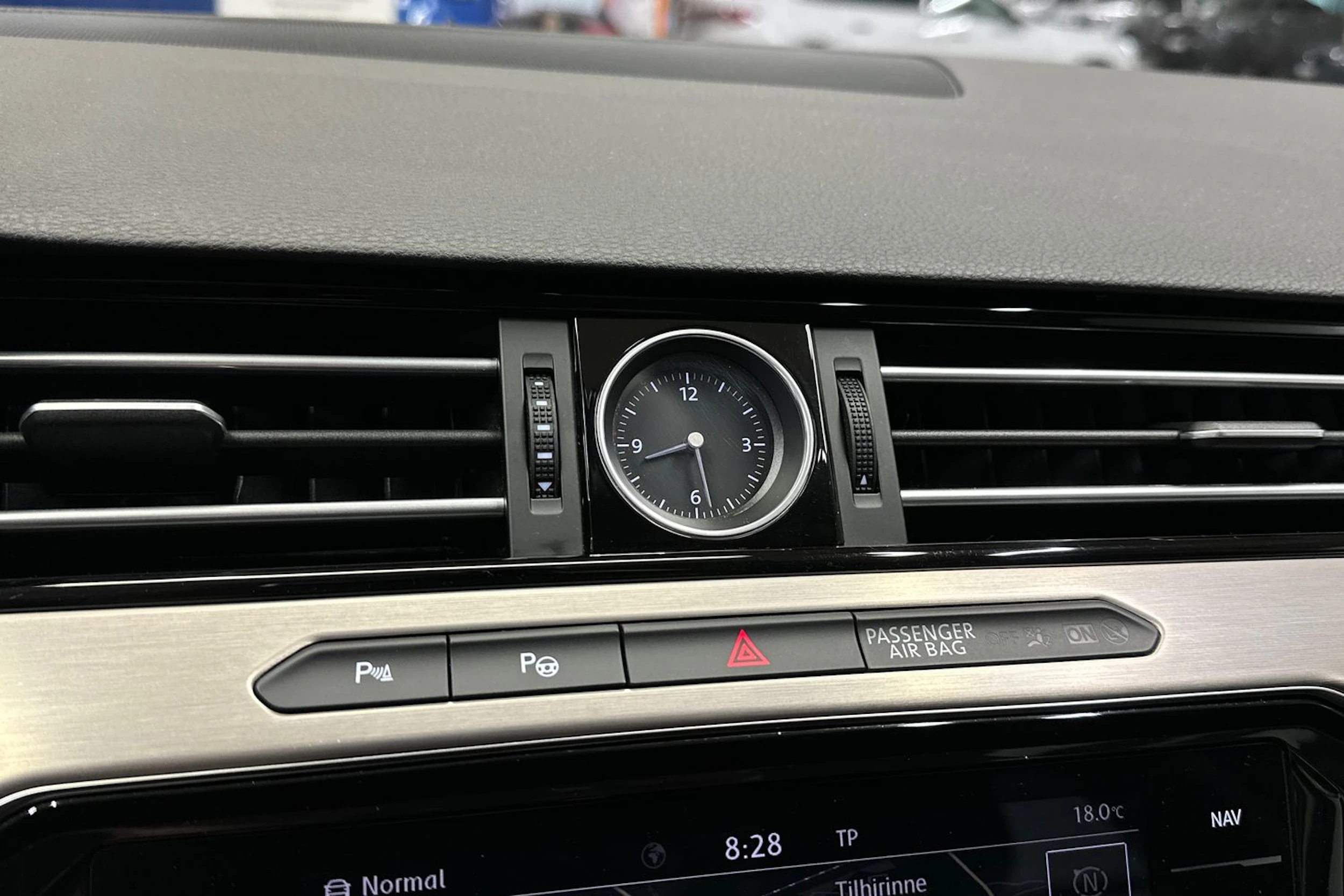 sininen Volkswagen Passat 2019 kuva 13.